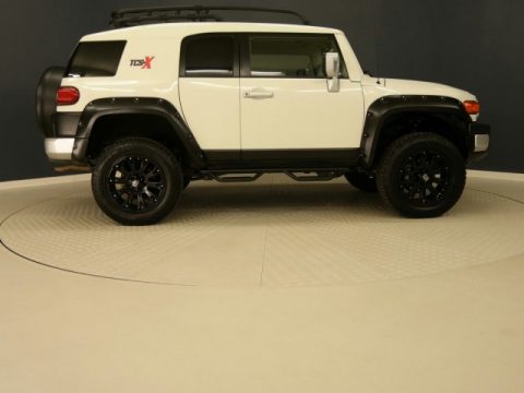 Iceberg White Toyota FJ Cruiser 4WD.  Click to enlarge.