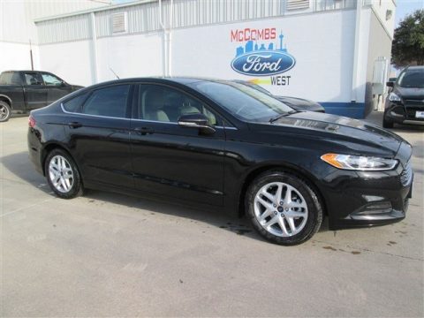 Tuxedo Black Metallic Ford Fusion SE.  Click to enlarge.