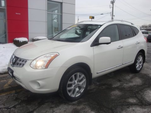 Pearl White Nissan Rogue SL AWD.  Click to enlarge.