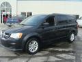 Front 3/4 View of 2014 Dodge Grand Caravan SXT #3