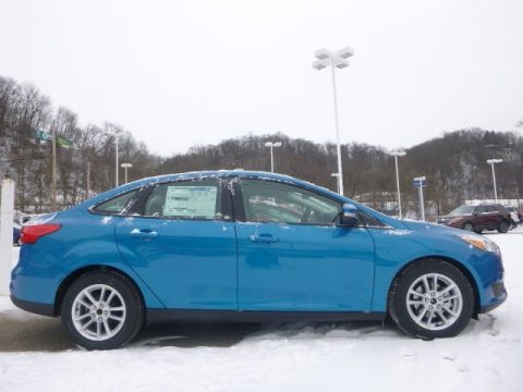 Blue Candy Metallic Ford Focus SE Sedan.  Click to enlarge.