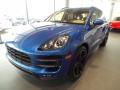 Front 3/4 View of 2015 Porsche Macan Turbo #3