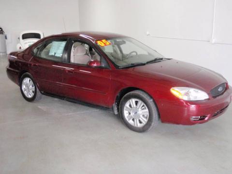 Merlot Pearl Clearcoat Ford Taurus SEL.  Click to enlarge.