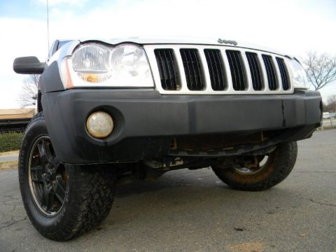 Bright Silver Metallic Jeep Grand Cherokee Laredo 4x4.  Click to enlarge.
