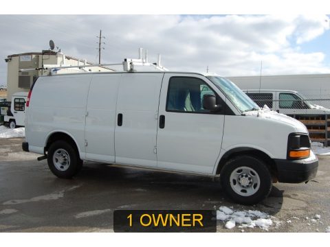 Summit White Chevrolet Express 2500 Cargo Van.  Click to enlarge.