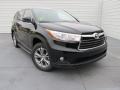 Front 3/4 View of 2015 Toyota Highlander LE #2