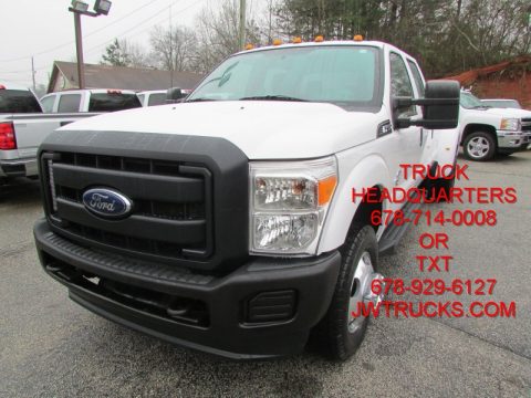 Oxford White Ford F350 Super Duty XL Crew Cab 4x4 Dually.  Click to enlarge.