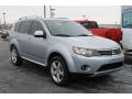 Front 3/4 View of 2009 Mitsubishi Outlander XLS 4WD #2