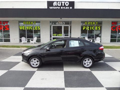 Tuxedo Black Ford Fiesta SE Sedan.  Click to enlarge.