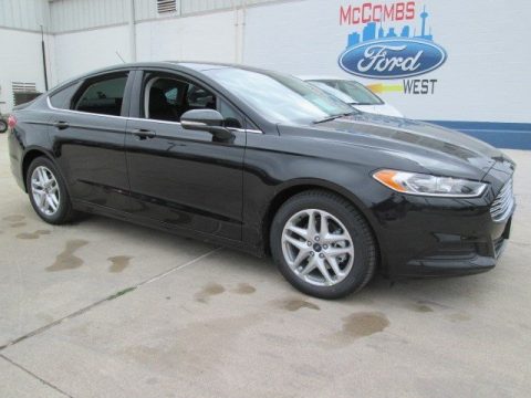 Tuxedo Black Metallic Ford Fusion SE.  Click to enlarge.