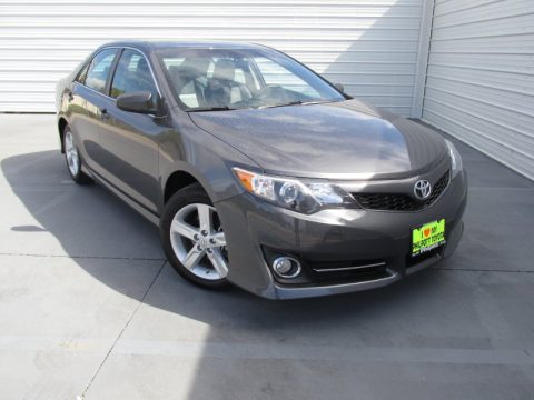 Magnetic Gray Metallic Toyota Camry SE.  Click to enlarge.