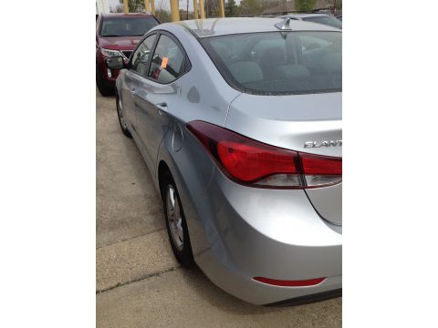 Silver Hyundai Elantra SE Sedan.  Click to enlarge.