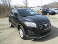 Front 3/4 View of 2015 Chevrolet Trax LT AWD #9