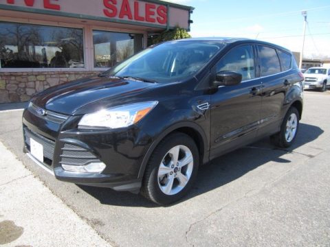 Tuxedo Black Ford Escape SE 1.6L EcoBoost 4WD.  Click to enlarge.