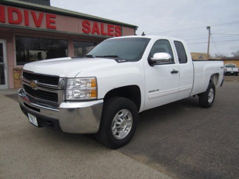 Summit White Chevrolet Silverado 2500HD LT Extended Cab 4x4.  Click to enlarge.