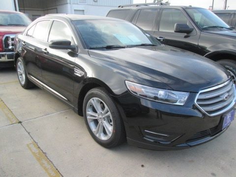 Tuxedo Black Metallic Ford Taurus SEL.  Click to enlarge.