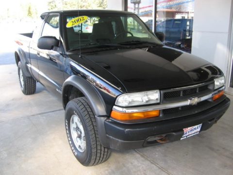 Onyx Black Chevrolet S10 LS Extended Cab 4x4.  Click to enlarge.