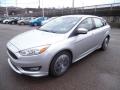 Front 3/4 View of 2015 Ford Focus SE Sedan #7