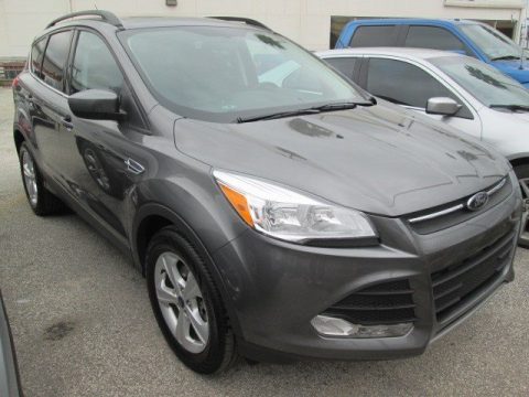 Sterling Gray Ford Escape SE 2.0L EcoBoost 4WD.  Click to enlarge.