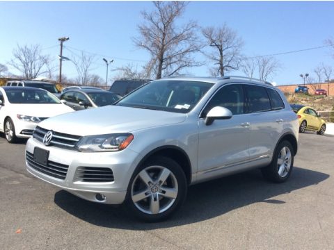 Cool Silver Metallic Volkswagen Touareg V6 Lux 4Motion.  Click to enlarge.