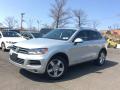 Front 3/4 View of 2014 Volkswagen Touareg V6 Lux 4Motion #1