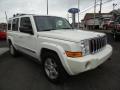 Front 3/4 View of 2007 Jeep Commander Limited 4x4 #8
