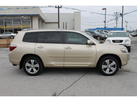 Sandy Beach Metallic Toyota Highlander Sport 4WD. Click to enlarge. Sandy Beach Metallic Toyota Highlander Sport 4WD. Click to enlarge.