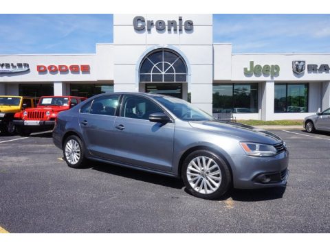 Platinum Gray Metallic Volkswagen Jetta SEL Sedan.  Click to enlarge.