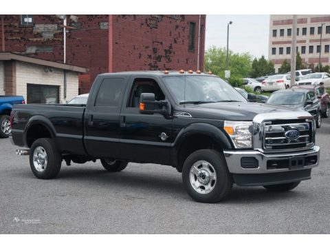 Tuxedo Black Ford F250 Super Duty XLT Crew Cab 4x4.  Click to enlarge.
