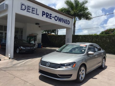 Tungsten Silver Metallic Volkswagen Passat 2.5L SE.  Click to enlarge.