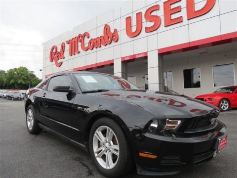 Black Ford Mustang V6 Premium Coupe.  Click to enlarge.