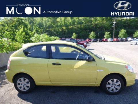 Mellow Yellow Hyundai Accent GS 3 Door.  Click to enlarge.