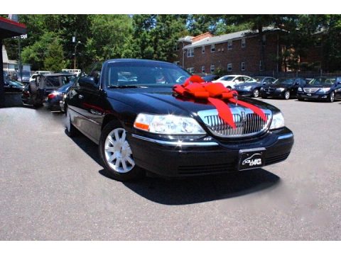 Black Lincoln Town Car Signature Limited.  Click to enlarge.