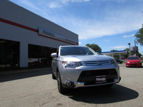 Cool Silver Mitsubishi Outlander GT S-AWC.  Click to enlarge.