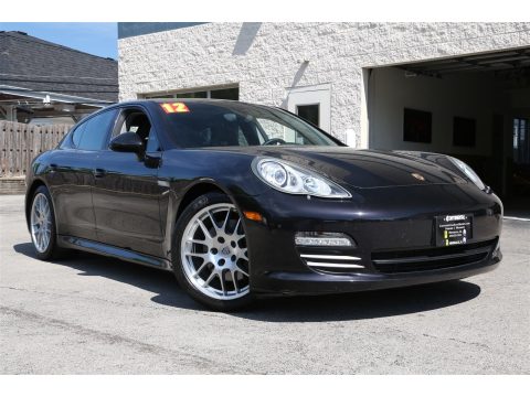 Black Porsche Panamera 4.  Click to enlarge.
