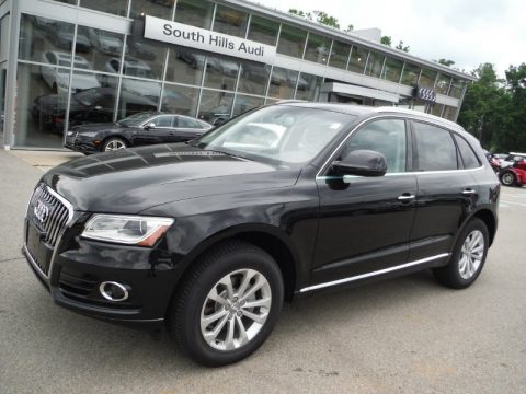 Brilliant Black Audi Q5 2.0 TFSI Premium Plus quattro.  Click to enlarge.