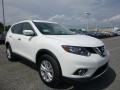 Front 3/4 View of 2015 Nissan Rogue SV AWD #1