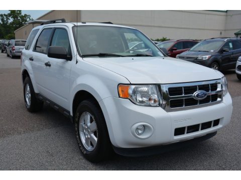 White Suede Ford Escape XLT V6 4WD.  Click to enlarge.