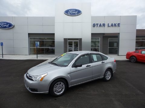 Sterling Grey Metallic Ford Focus SE Sedan.  Click to enlarge.