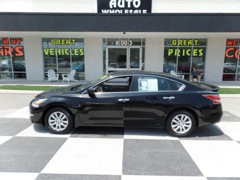 Super Black Nissan Altima 2.5 S.  Click to enlarge.