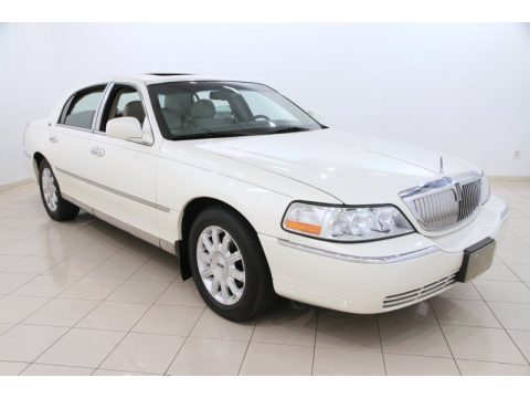 White Chocolate Tri-Coat Lincoln Town Car Signature Limited.  Click to enlarge.