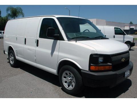 Summit White Chevrolet Express 1500 Cargo Van.  Click to enlarge.