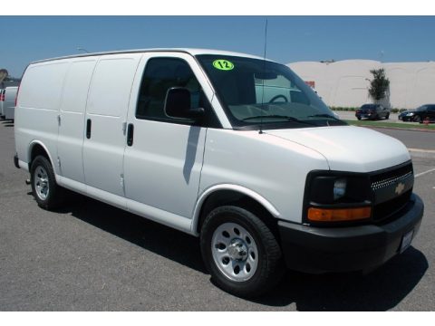 Summit White Chevrolet Express 1500 Cargo Van.  Click to enlarge.