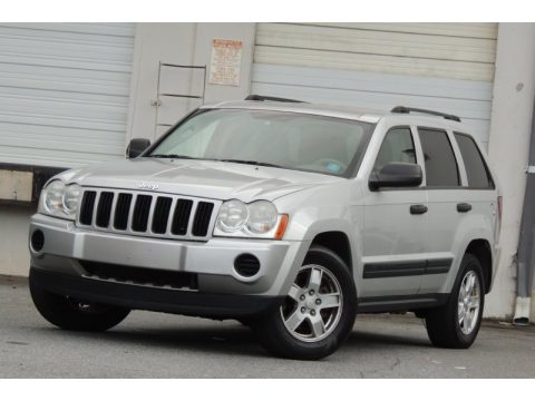 Bright Silver Metallic Jeep Grand Cherokee Laredo.  Click to enlarge.