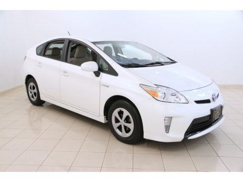 Blizzard White Pearl Toyota Prius 3rd Gen Three Hybrid.  Click to enlarge.