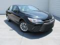 Front 3/4 View of 2015 Toyota Camry LE #2