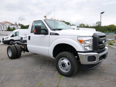 Oxford White Ford F350 Super Duty XL Regular Cab Chassis 4x4.  Click to enlarge.