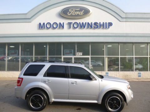 Ingot Silver Metallic Ford Escape XLT V6 4WD.  Click to enlarge.