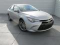 Front 3/4 View of 2016 Toyota Camry SE #2