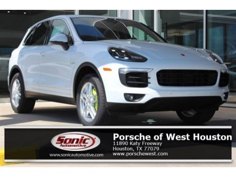White Porsche Cayenne S E-Hybrid.  Click to enlarge.